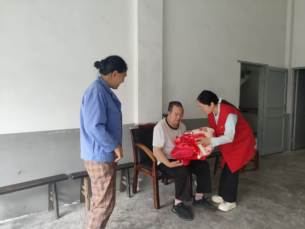 助残志愿者了解残疾人身体状况