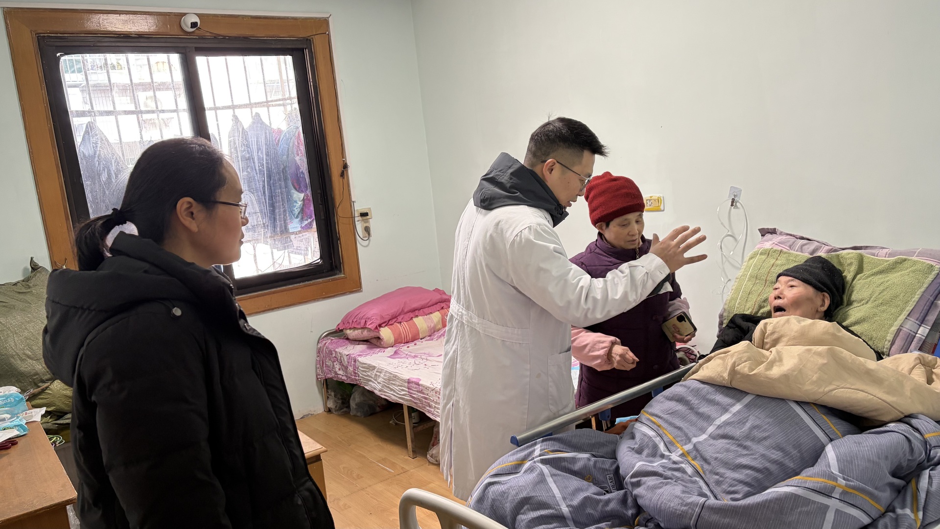 2026年1月9日，鉴定医师在昌元街道桂花社区残疾人付绍池家中评残